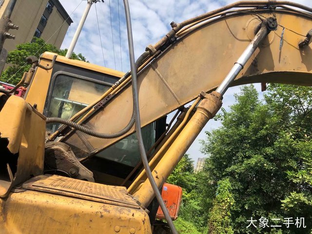 卡特彼勒 320B 挖掘机