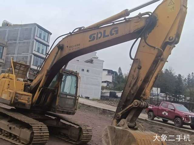 山东临工 LG6210 挖掘机