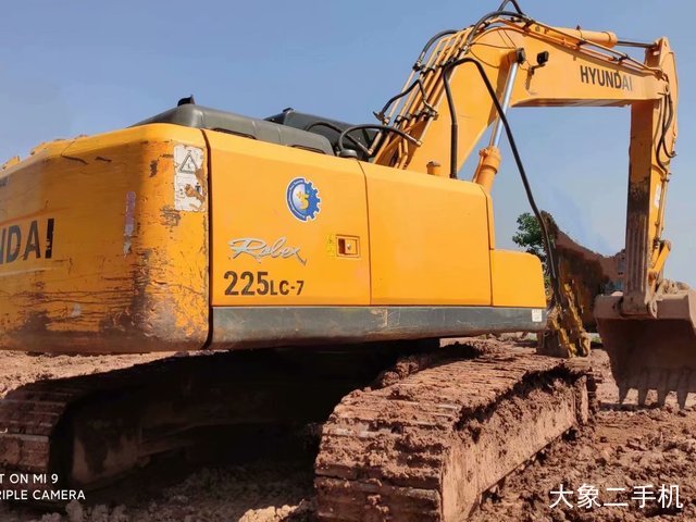 现代 R225LC-7 挖掘机