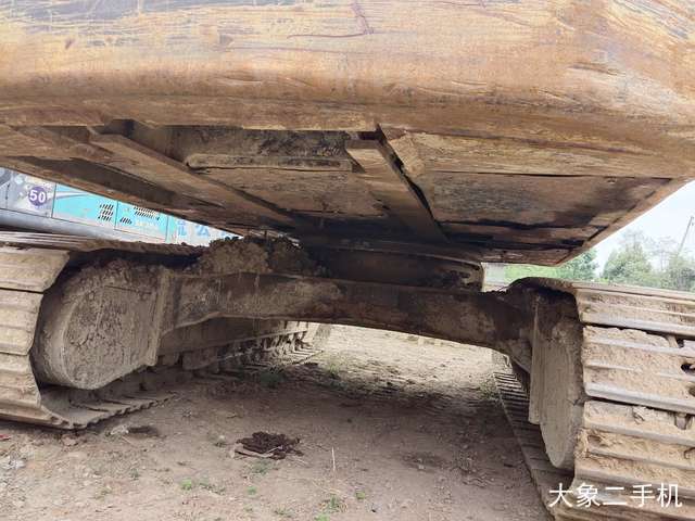 山东临工 E6225H 挖掘机