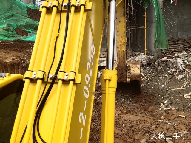 小松 PC220-8M0 挖掘机