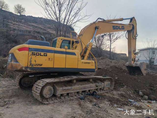 山东临工 E6225F 挖掘机