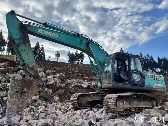 神钢 SK210LC-8 挖掘机