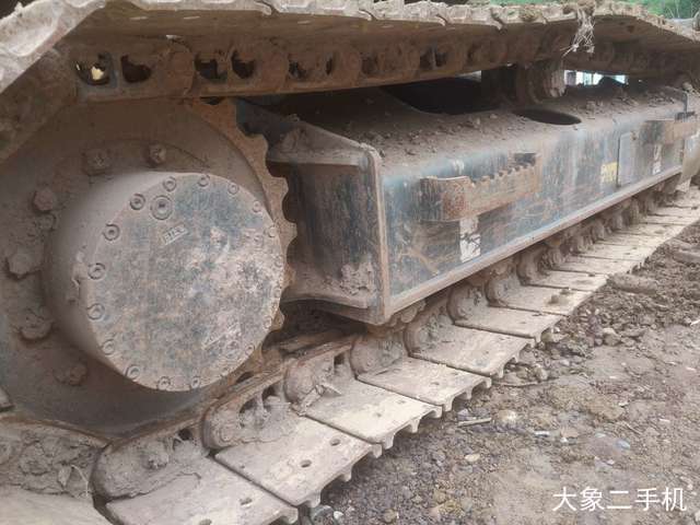 山东临工 E680F 挖掘机