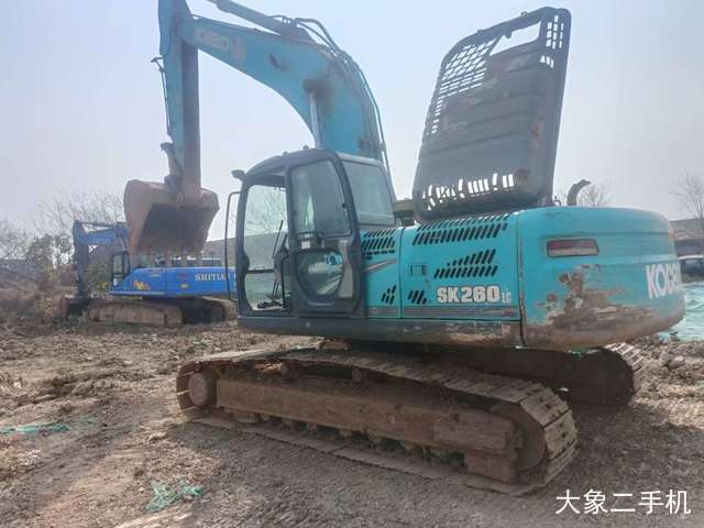 神钢 SK260 挖掘机