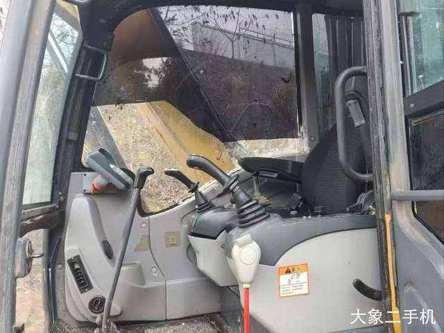 徐工 XE75D 挖掘机