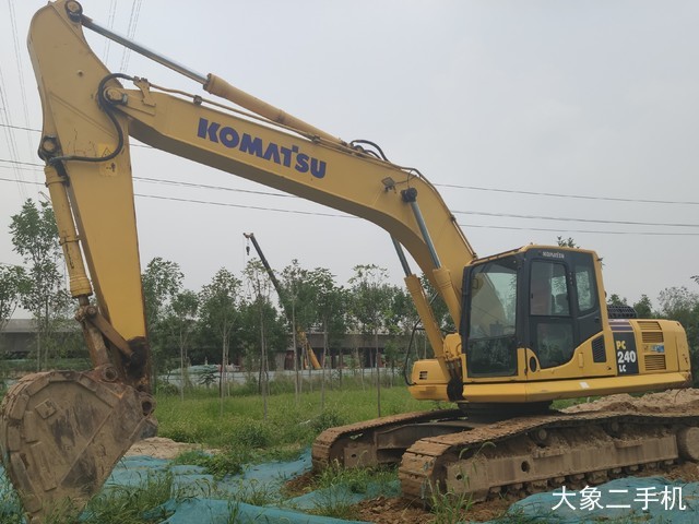 小松 PC240LC-8M0 挖掘机