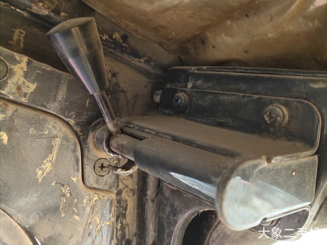 现代 R215-7 挖掘机