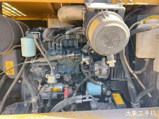 徐工 XE75D 挖掘机