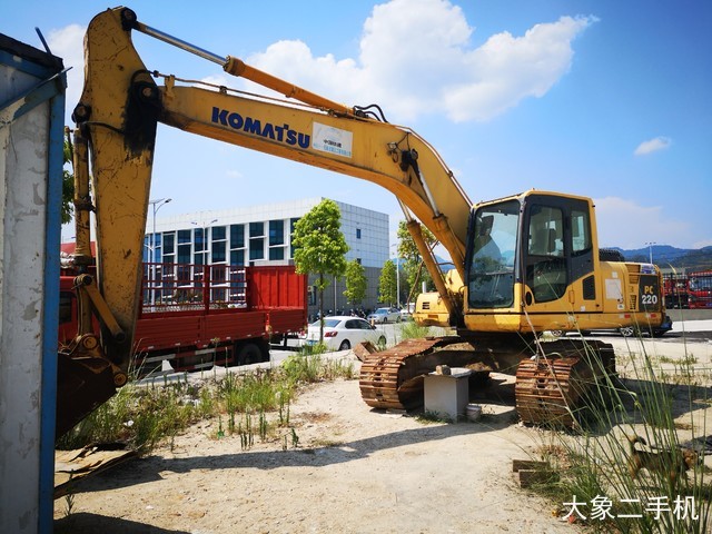 小松 PC200-8 挖掘机