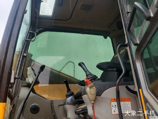 龙工 LG6220D 挖掘机