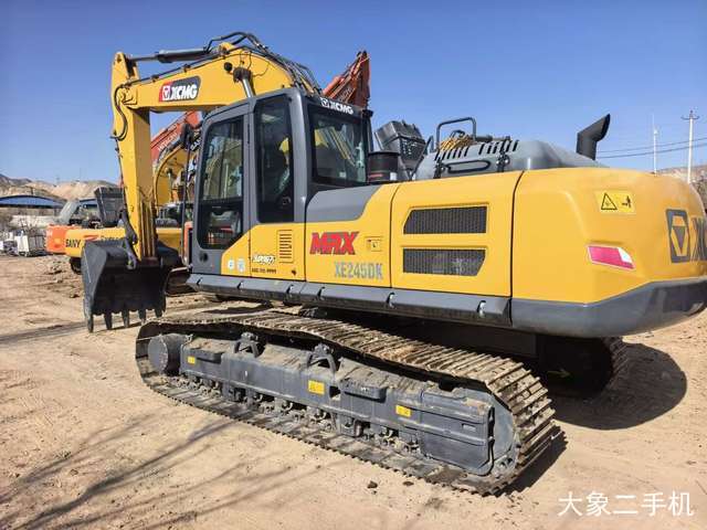 徐工 XE240D 挖掘机