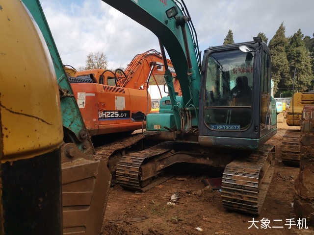 神钢 SK130-8 挖掘机