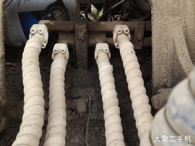 现代 R215-7 挖掘机