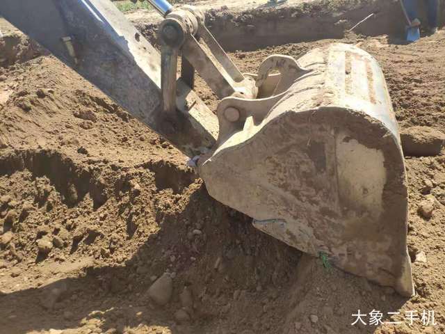 沃尔沃 EW140B 挖掘机