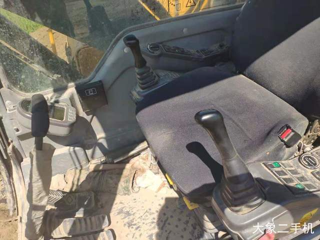 沃尔沃 EW140B 挖掘机