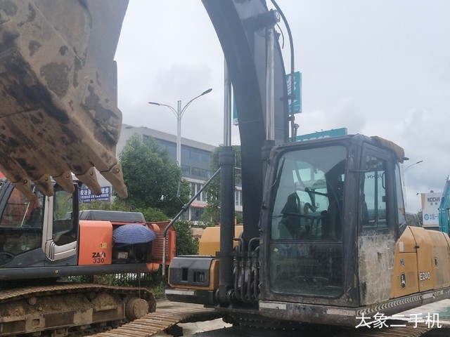 约翰迪尔 E240LC 挖掘机