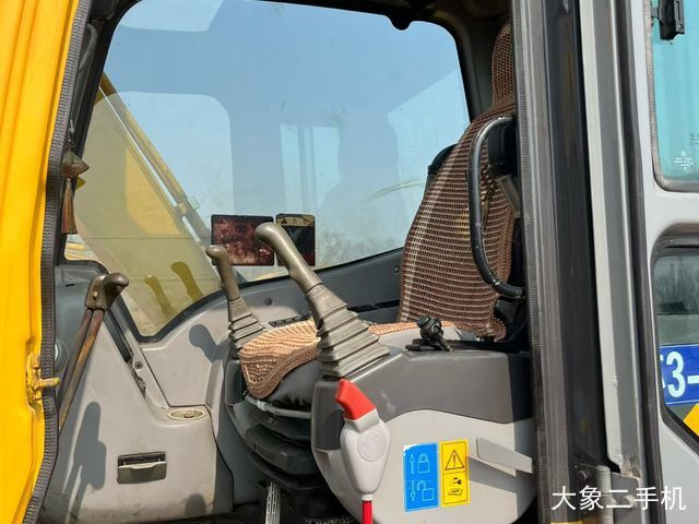 山东临工 E685F 挖掘机