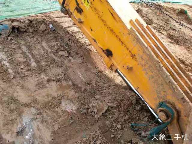 龙工 LG6225E 挖掘机