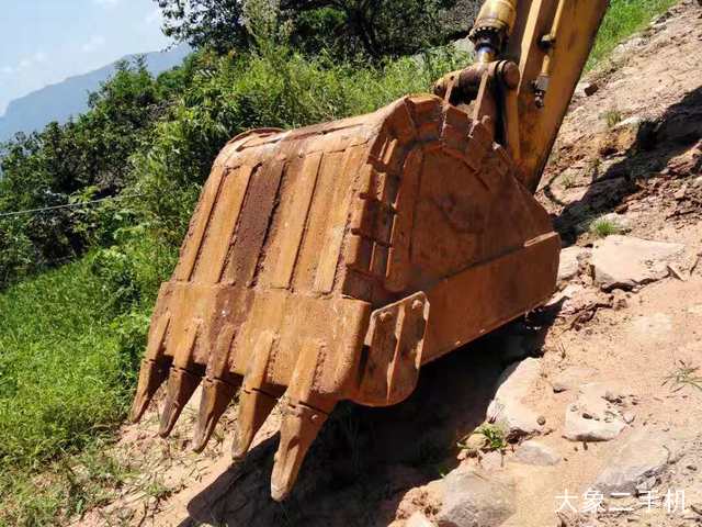 卡特彼勒 320B 挖掘机