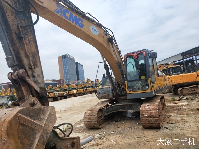 徐工 XE200D 挖掘机