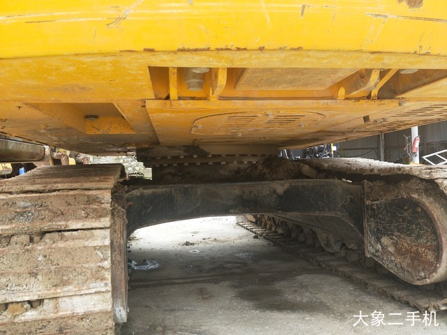 龙工 LG6225E 挖掘机