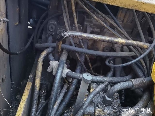 卡特彼勒 320B 挖掘机