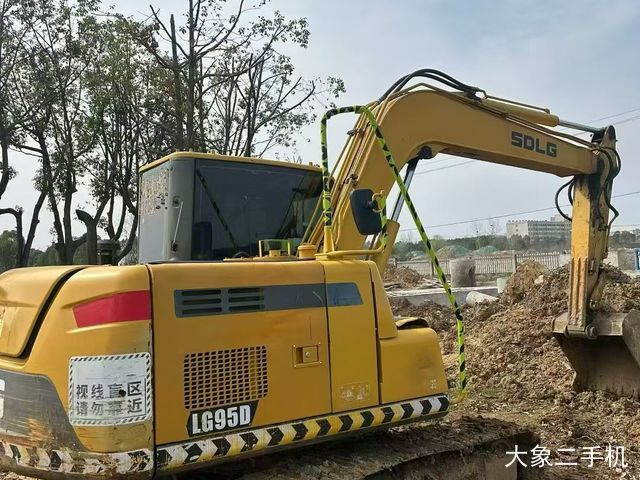 山东临工 E680F 挖掘机