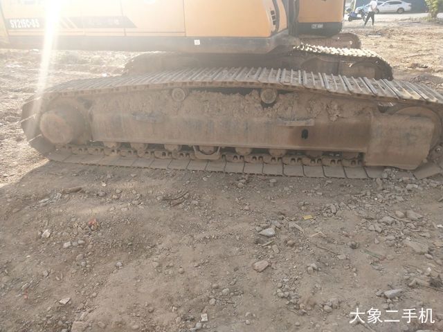 三一重工 SY215C-8 挖掘机