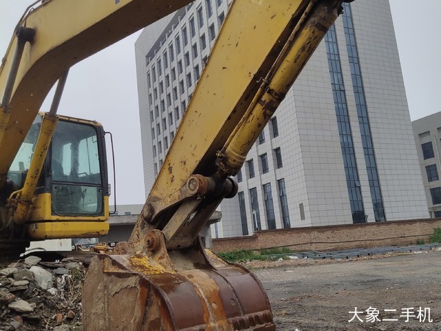 小松 PC220-8 挖掘机