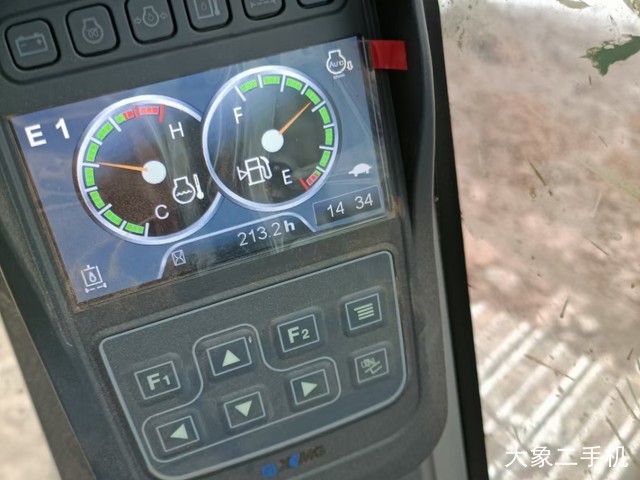 徐工 XE75D 挖掘机