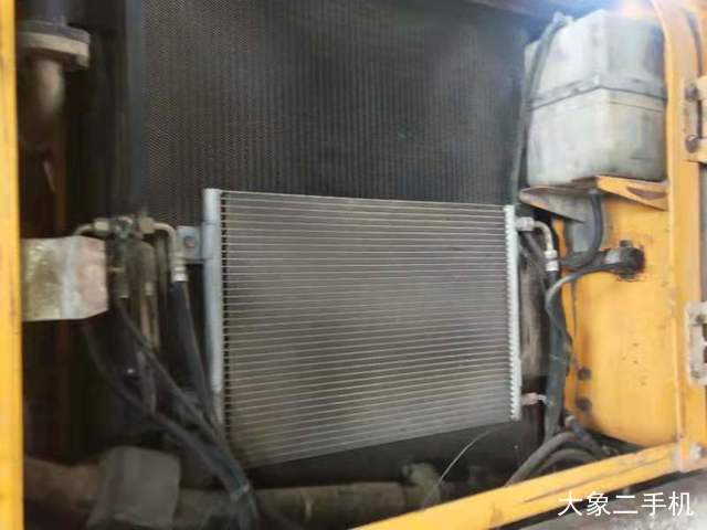 现代 R215-7 挖掘机