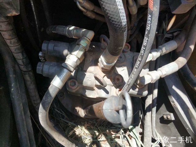 山东临工 LG6135E 挖掘机