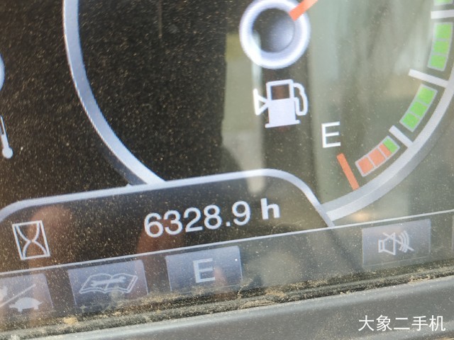 徐工 XE265C 挖掘机