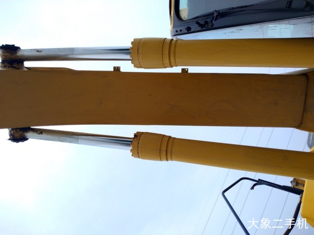 小松 PC240LC-8M0 挖掘机