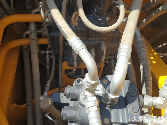 龙工 LG6225E 挖掘机