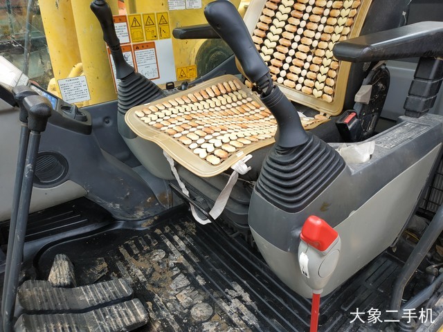 小松 PC240LC-8M0 挖掘机