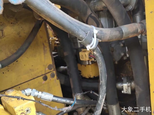 卡特彼勒 374DL 挖掘机