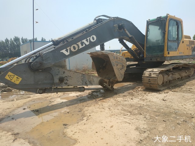 沃尔沃 EC210BLC 挖掘机