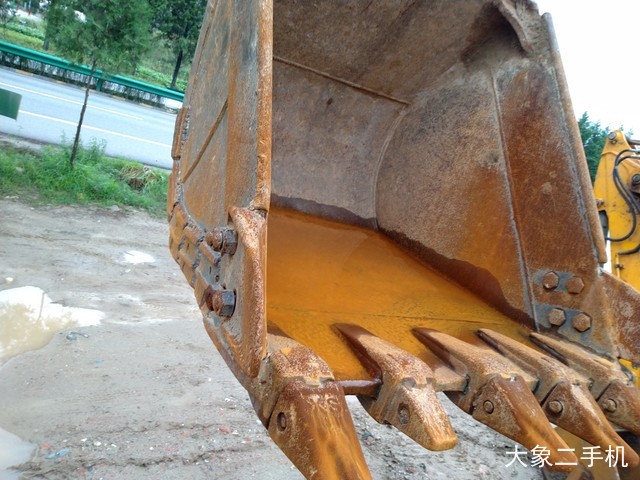 三一重工 SY135C-8 挖掘机