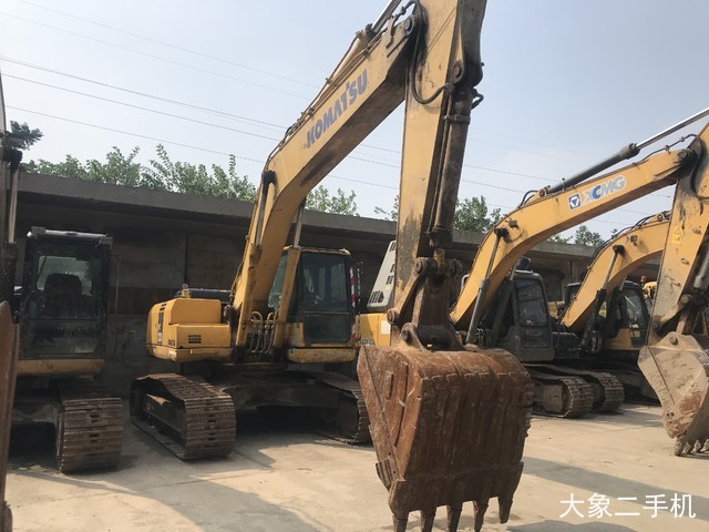 小松 PC220-8M0 挖掘机