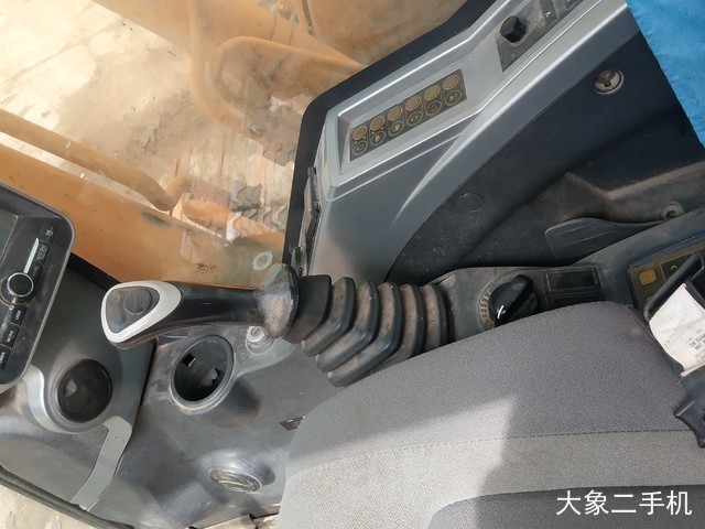 现代 R225LC-9T 挖掘机