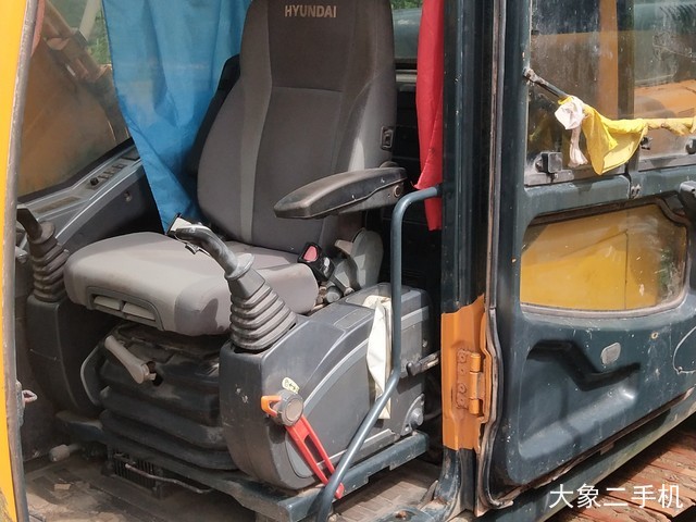 现代 R225LC-9T 挖掘机