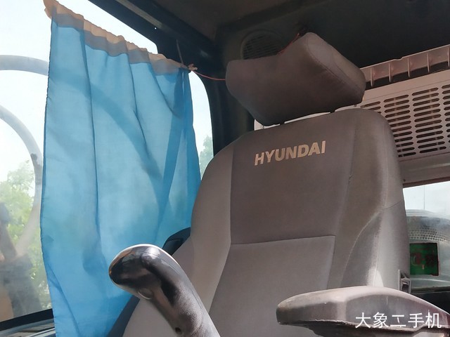 现代 R225LC-9T 挖掘机