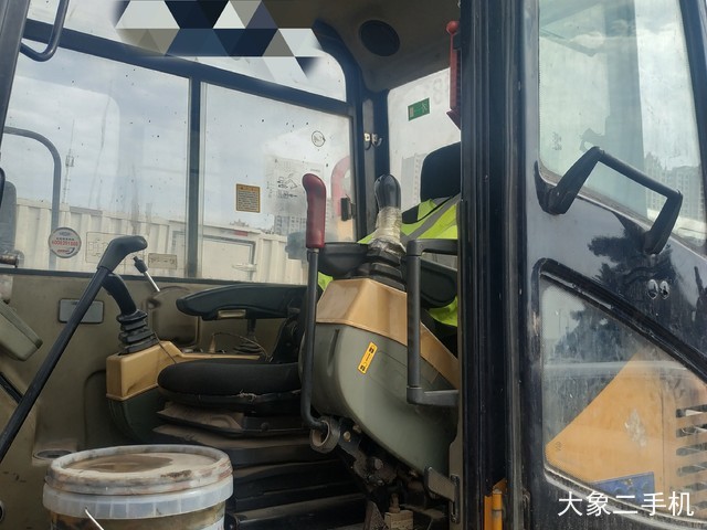 雷沃重工 FR65V8 挖掘机