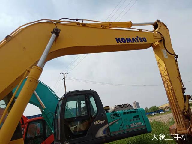 小松 PC240LC-8 挖掘机