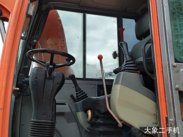 新源 XY75W-8 挖掘机