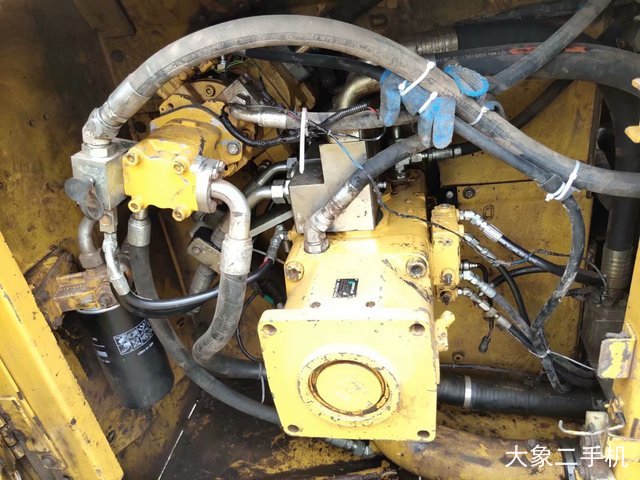 卡特彼勒 374DL 挖掘机