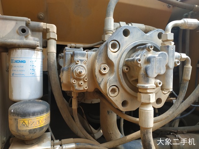 徐工 XE215CA 挖掘机