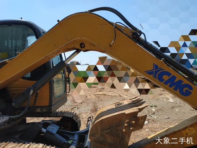 徐工 XE75D 挖掘机